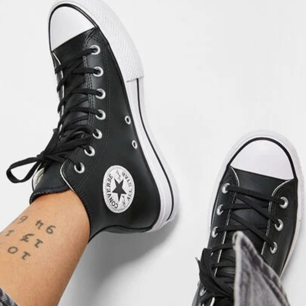 Converse Leather LIKE NEW  Chuck Taylor All Star Lift High Top Sz 7